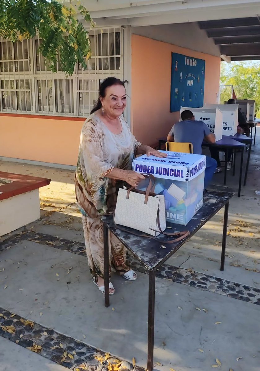 Luciatraswbcs's tweet image. #EleccionesPoderJudicial
#EleccionesJudiciales

🇲🇽 Un día histórico para México.

Ejercí mi derecho al voto en esta gran jornada electoral en donde democráticamente elegimos a las y los integrantes del #PoderJudicial.

¡Que viva la democracia!