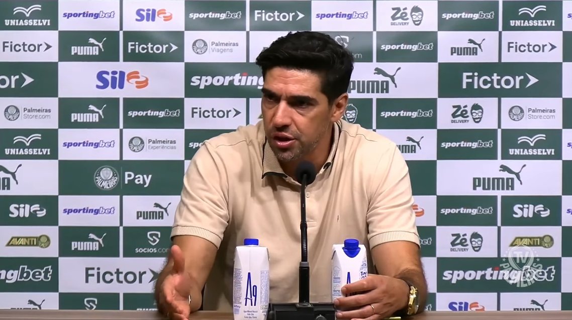 Abel Ferreira, sobre o Cruzeiro:

- O adversário está se reforçando há dois ou três anos. E vai ter uma vantagem extra... Só vai ter que se focar em duas competições. Pode descansar, semanas limpas para treinar. Vantagem muito grande que Cruzeiro e Bragantino tem. Vamos fazer o