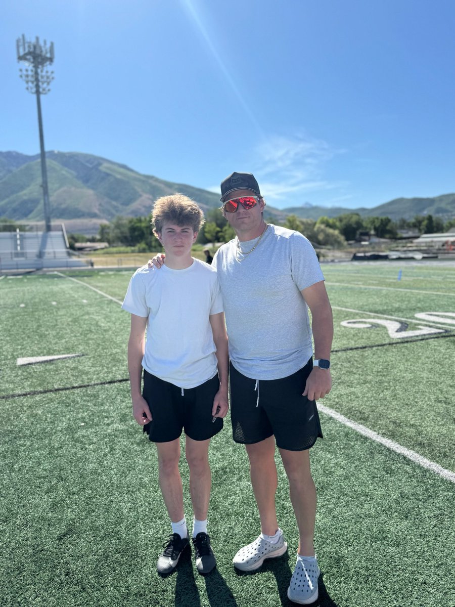AustinMeyer123's tweet photo. Putting in the work this weekend with former BYU and NFL greats @jbecktwelve and @AKCollie_17. Thank you @train3dqb for a great weekend of training.

@DiceTrainingYYC @RockPerkins52
@BYUFBRecruiting @rawsportsyyc https://t.co/iBZBXMI7rM
