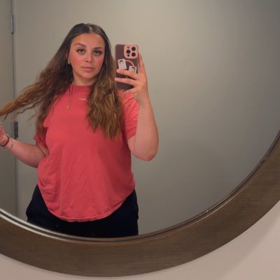 DanielleDeFoor's tweet photo. #NewProfilePic https://t.co/63dLtxgJM3