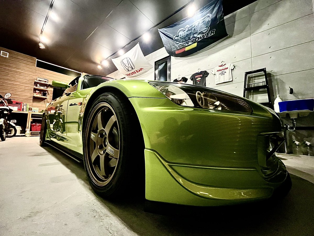 ライムグリーン