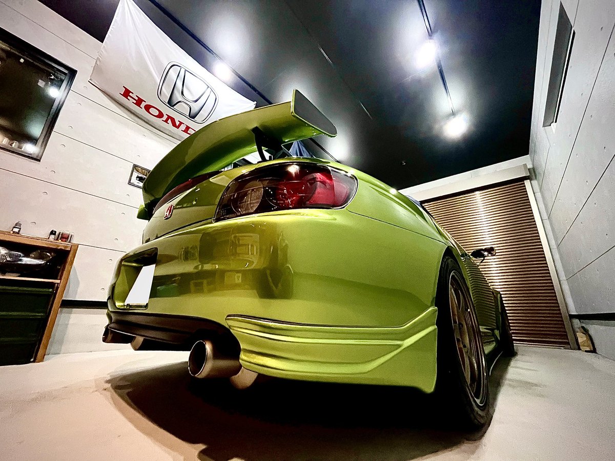 ライムグリーン