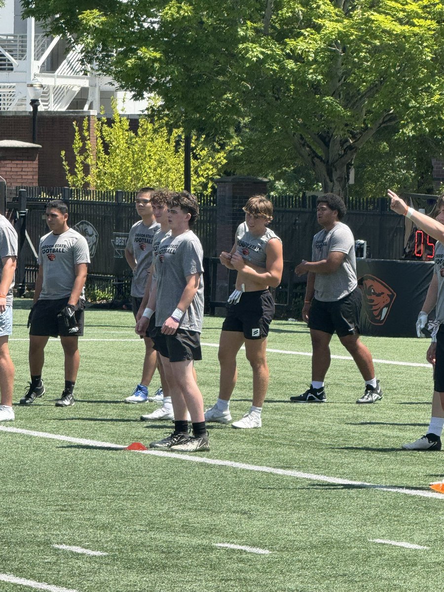Brody_Rogers7's tweet image. Oregon state prospect camp thanks for the time coaches, one down. 🟠⚫️

@Coach_Bray @coachtuiaki @WCPSacramento @westcoastpreps_ @CoachMike_Silva @vacafootball @BrandonHuffman @keilanbenjamin @CoachRobNAU @Coach_DGibson