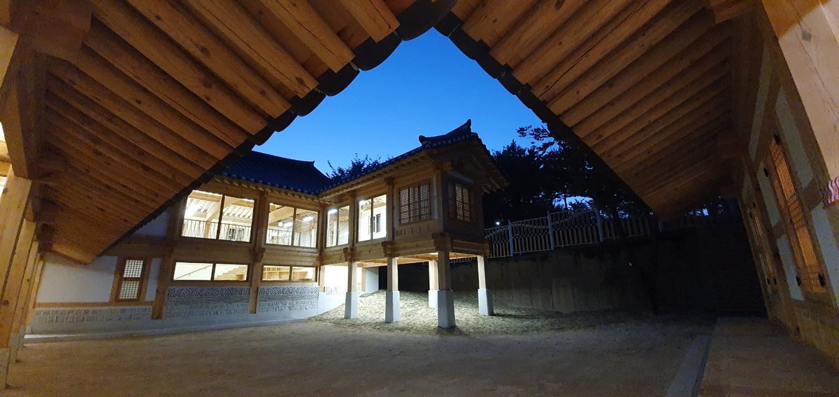 🔨내 손으로 만드는 한옥
6월 2일부터 한옥 설계·시공관리자 교육과정 수강생을 모집합니다 
이번 한옥 전문인력 양성사업은 한옥 설계 과정, 한옥 시공관리자 과정으로 진행되며, 우수 수료생에게는 국토부 장관상을 수여합니다
molit.go.kr/USR/NEWS/m_71/…