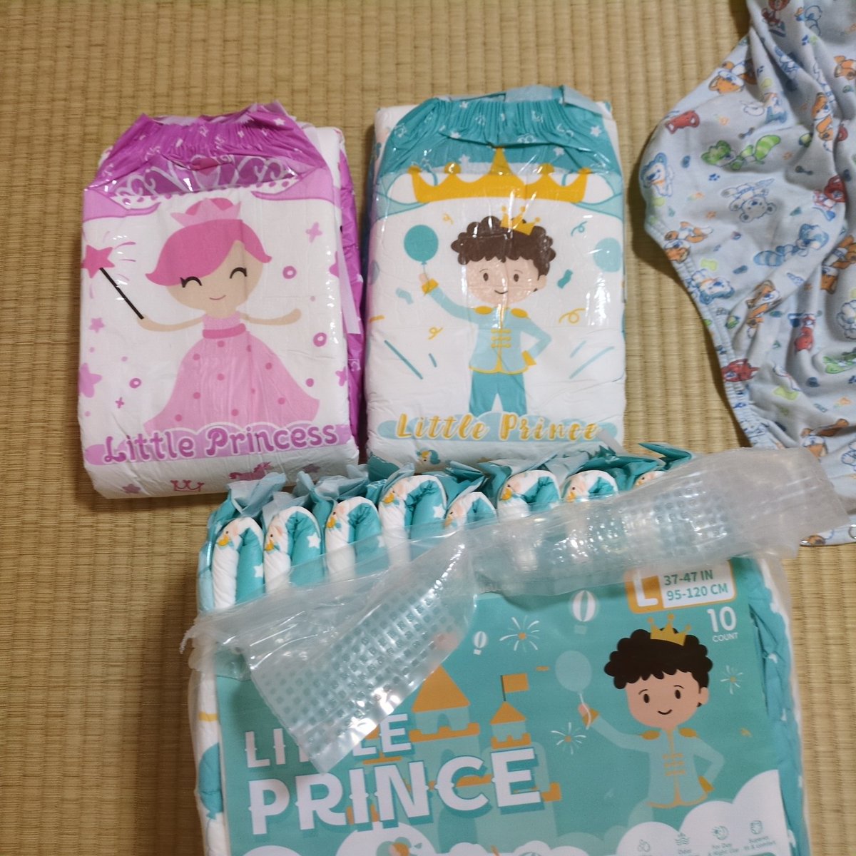【おむつの日】なので開封の儀！たま〜には、「おとこの子用」も使用しないとね〜メリハリが大事ですから、プリンセス、プリンス、どちらもカワイイけどね！あははは～😊