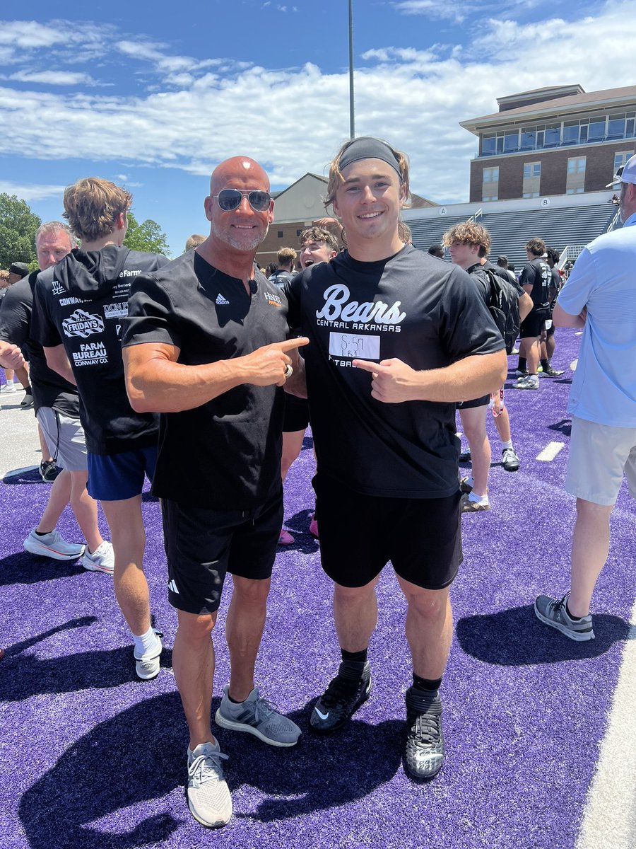 EthanDunn34's tweet image. Had an amazing time at the UCA All Arkansas camp in Conway! Happy to have met @RussHeidiSLC and @CoachDoerrHDX in person! @Coach_JParker54 @PrepRedzoneAR @coltonedwardsFB