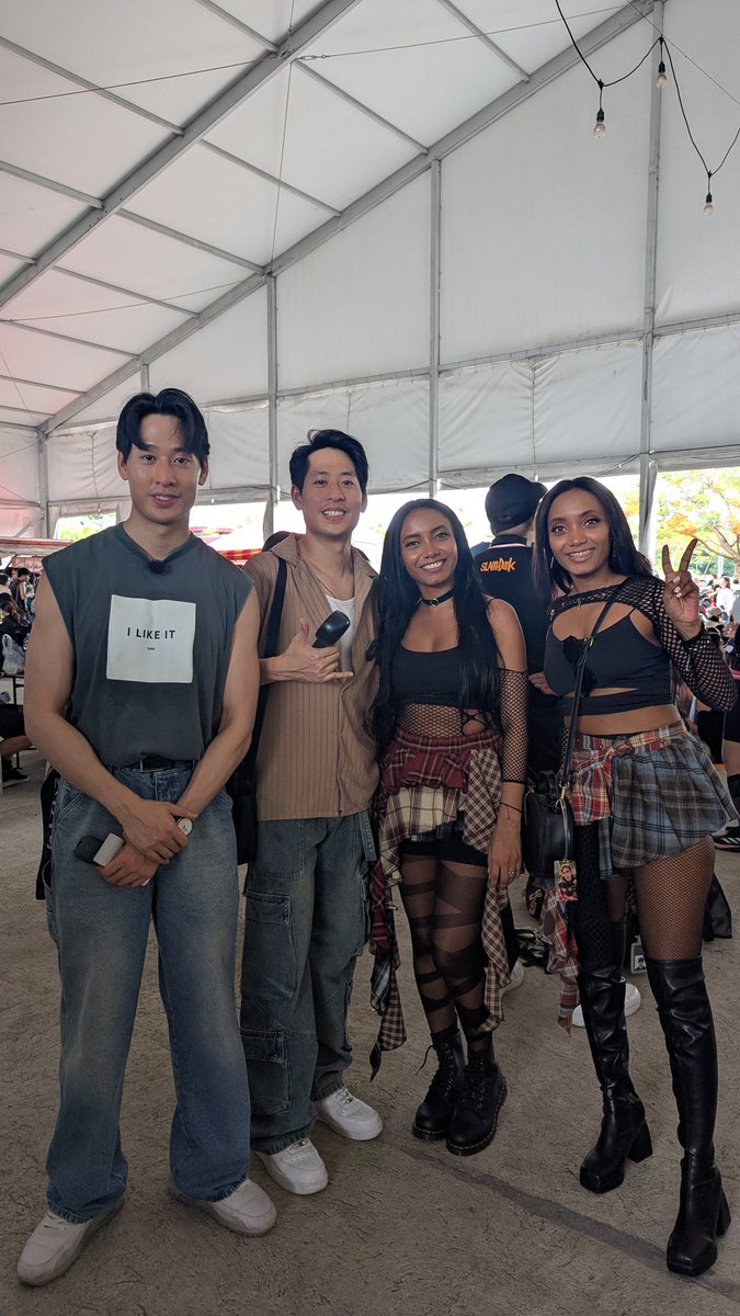 SolLunaTv's tweet photo. Twins reactors + Twins reactors 
In the end we all come to The Philippines because of Esbi 💙 And many more will come. 

BLUE OCEAN FOR MAHALIMA
THE WORLD IS YOURS SB19
@SB19Official #SB19
#SaWWorldTourPH https://t.co/FcIiMj43Hw
