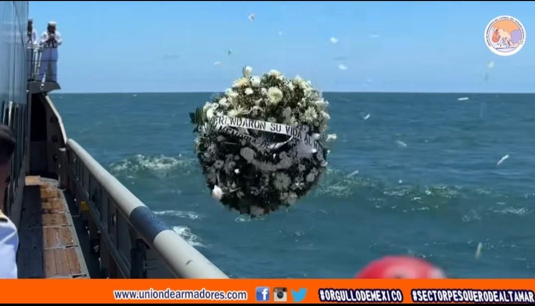 Directivos de la @UnionArmadores asistieron a la Conmemoración del día de la Marina 2025. Los barcos de esa organización: Mantarraya, Mariano Pérez XI y Sucett II acompañaron al Barco Insignia de <a href="/SEMAR_mx/">SEMAR México</a> en Trayectoria a la Posición de la Ofrenda Floral de los Marinos Caídos.