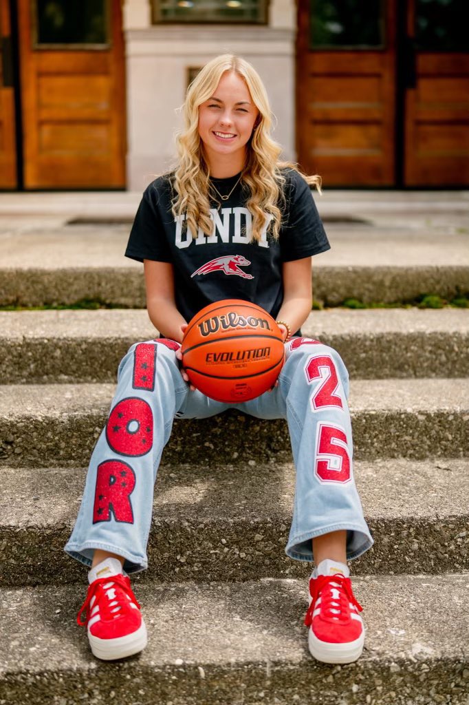 UIndy Women’s Basketball (@uindywbb) on Twitter photo Bomber🚀➡️ Greyhound🐾
Congratulations to our newest Hound Taylor Van Meter on graduating! Welcome to the Pack! ❤️🐾
<a href="/MeterTaylor/">Taylor Van Meter</a> Bomber🚀➡️ Greyhound🐾
Congratulations to our newest Hound Taylor Van Meter on graduating! Welcome to the Pack! ❤️🐾
<a href="/MeterTaylor/">Taylor Van Meter</a>