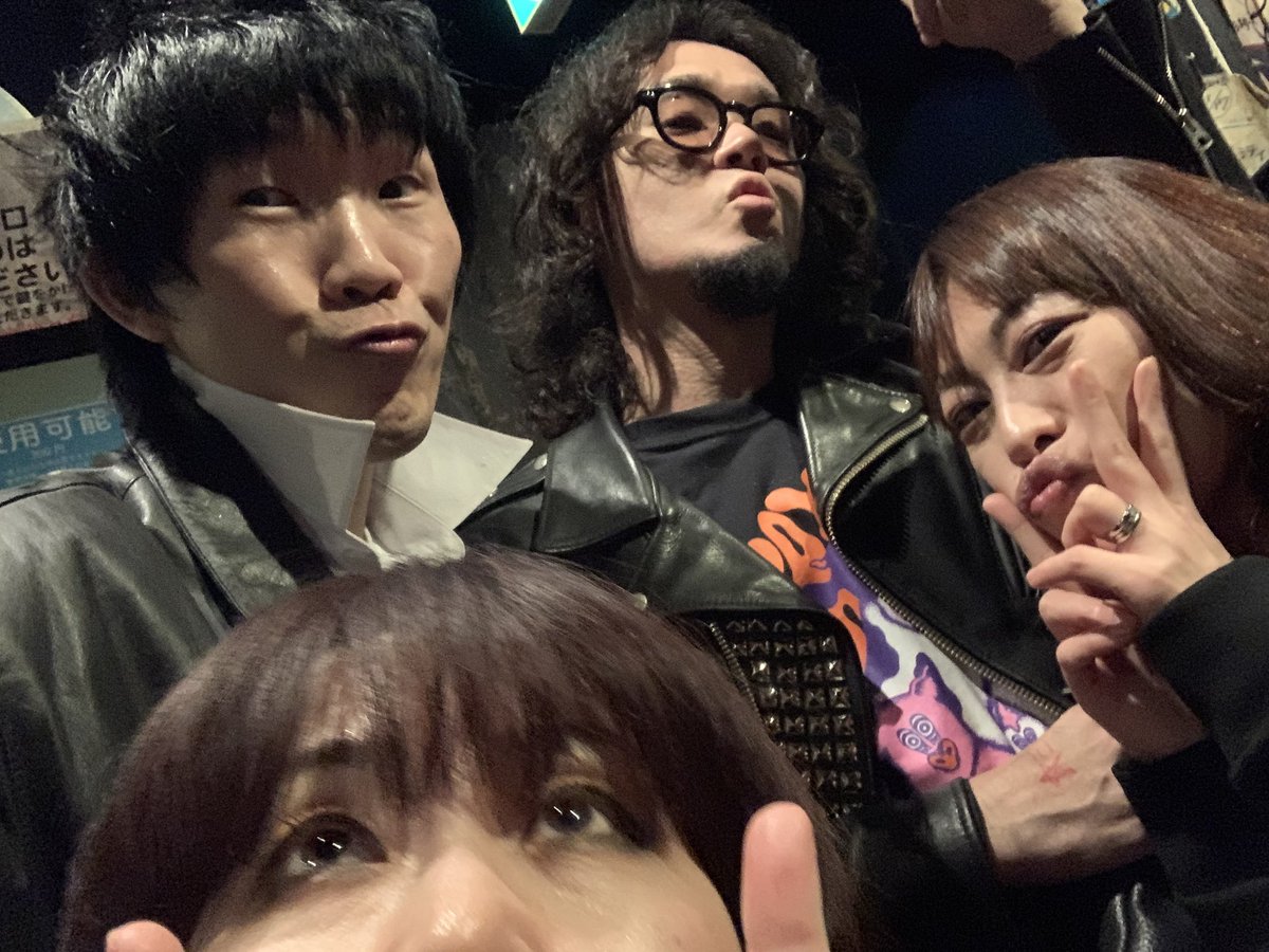 TAKATAKA041423's tweet photo. 八王子MatchVoxにて
③
憧れの『THE FROGLETS』様と
ツーショットとサイン頂きました✍️
感謝感謝です。
ありがとうございました。
#BOØWY
#THEFROGLETS
#高橋まこと
#KEITA
#息子さん
#ブルーハーツ
#好き
#パンクロック https://t.co/uMCC6DGk1U
