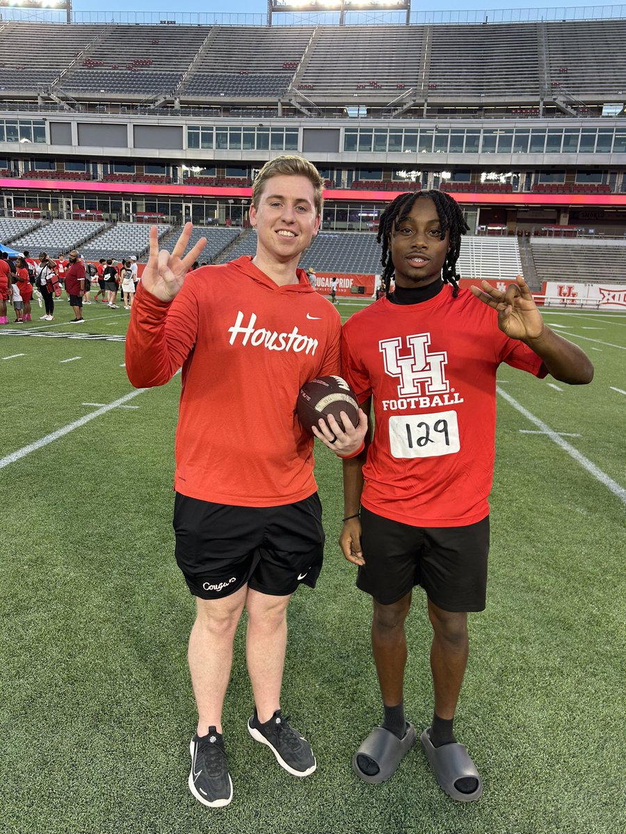 torreypaul2nd's tweet image. I had a wonderful camp @UHCougarFB. Thanks for showing love. I can’t wait to be back on campus. @coachcodutti @Bell_Brian_ @Jake_Pittman11 @UHCougarFB @KleinFootball25 #mothersh1p #GoCoogs