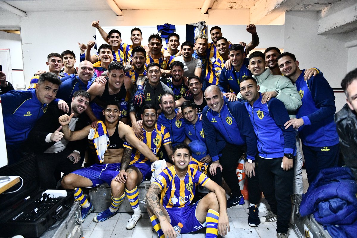 atlantaoficial's tweet photo. ¡Los 3 puntos se vienen de Mendoza a Villa Crespo! 

VAMOS NOSOTROS 🇺🇦

#SomosAtlanta 🟡🔵 https://t.co/xsMycFw61Y