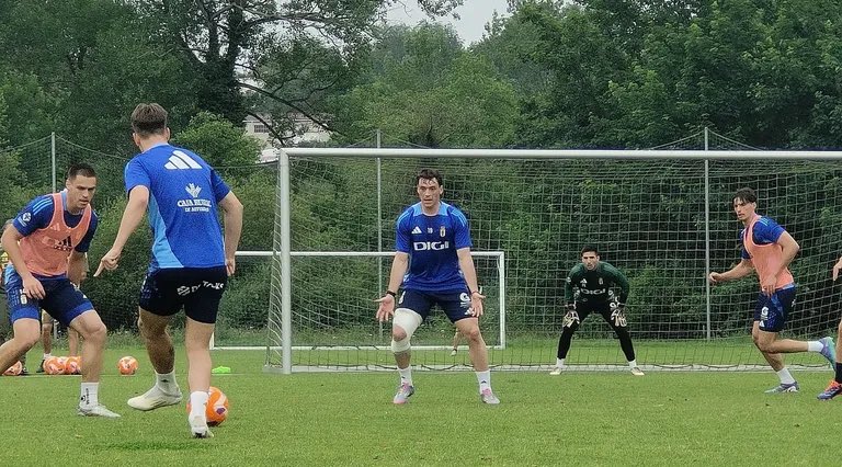 RadioRO (@_radioro_) on Twitter photo NOTICIA.
Novedades en el entrenamiento del Real Oviedo.
✅ Fede viñas y Chaira completaron la sesión.
Vía: <a href="/lavozdeasturias/">La Voz de Asturias</a> NOTICIA.
Novedades en el entrenamiento del Real Oviedo.
✅ Fede viñas y Chaira completaron la sesión.
Vía: <a href="/lavozdeasturias/">La Voz de Asturias</a>