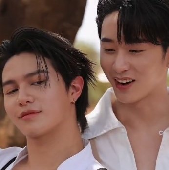 jiaster_'s tweet image. now get married ☝🏻😇