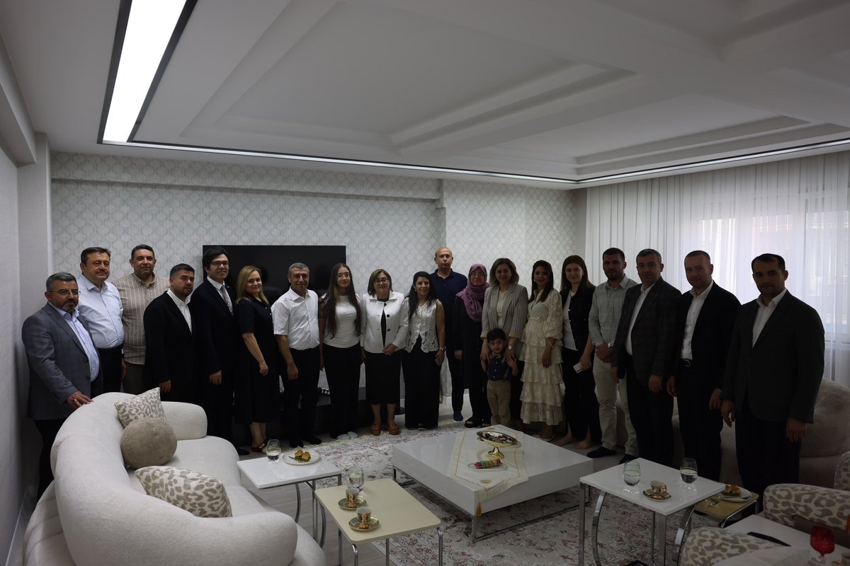AK Parti bir vefa hareketidir. Bizim hareketimizin merkezinde vefa, kardeşlik ve adanmışlık vardır.

İl Başkanımız Sayın Fatih Muhaddis Fedaioğlu, Gaziantep Büyükşehir Belediye Başkanımız Sayın Fatma Şahin ve İl Başkan Yardımcılarımız , Geçmiş Dönem Milliyetçi Hareket Partisi