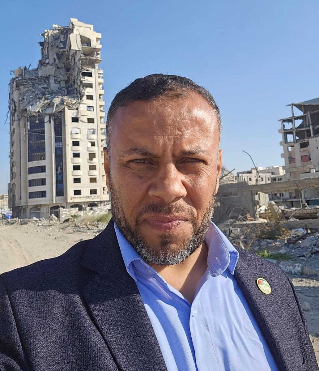 غزة.. مدينة القلوب، خلفي برج مشتهى شاهداً على صمودها وألمها وعلى جرائم الاحتلال.. قلوبنا تنبض بحبها ووجعها.
#وللحديث_بقايا #غزة