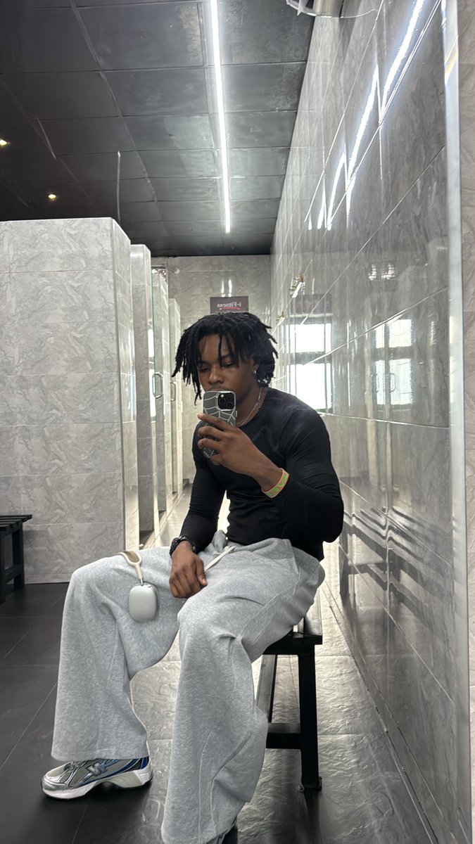 _VALKlNG's tweet photo. Let me see yall gym outfits. https://t.co/beuH1bLsYi