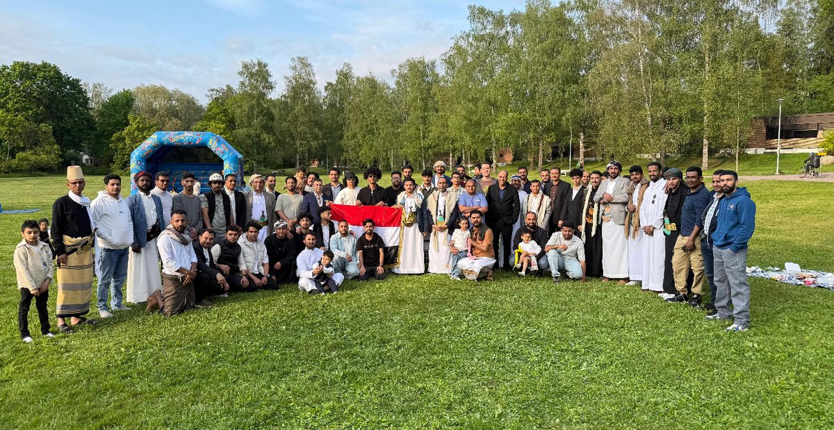 EmbassyYemen's tweet image. احتفل ابناء اليمن في فنلندا بعيد الاضحى المبارك في العاصمة هلسنكي، وقد حرصت جمعية اليمنيين في فنلندا على تنظيم هذا اللقاء وتبادل التهاني بمناسبة العيد.
وقد اجرى السفير لؤي الارياني اتصالا مرئيا مع الاخ زكريا البركاني رئيس جمعية اليمنيين في فنلندا وشكره وزملائه في الهيئة الادارية…