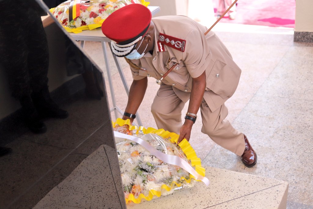 Earlier, H.E. President Gen. Yoweri Kaguta Museveni laid a wreath at a monument in commemoration of freedom fighters who died during the people's protracted war of the NRA, 1981-1986, which ushered in the NRM government, at Kaliro Town Council, Lyantonde District. The CDF and the