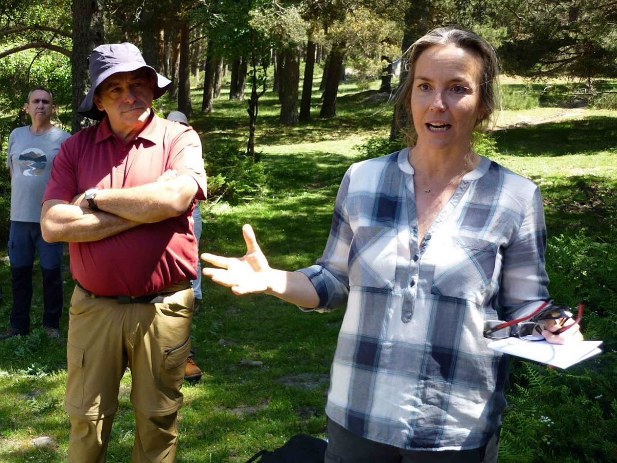 Odile Rodríguez de la Fuente protagonizó el tradicional Aurrulaque de la <a href="/RSEAPenalara/">RSEA Peñalara</a> leyendo su manifiesto "El Poder de las Montañas" que tenéis en este link: rseapenalara.org/wp-content/upl…