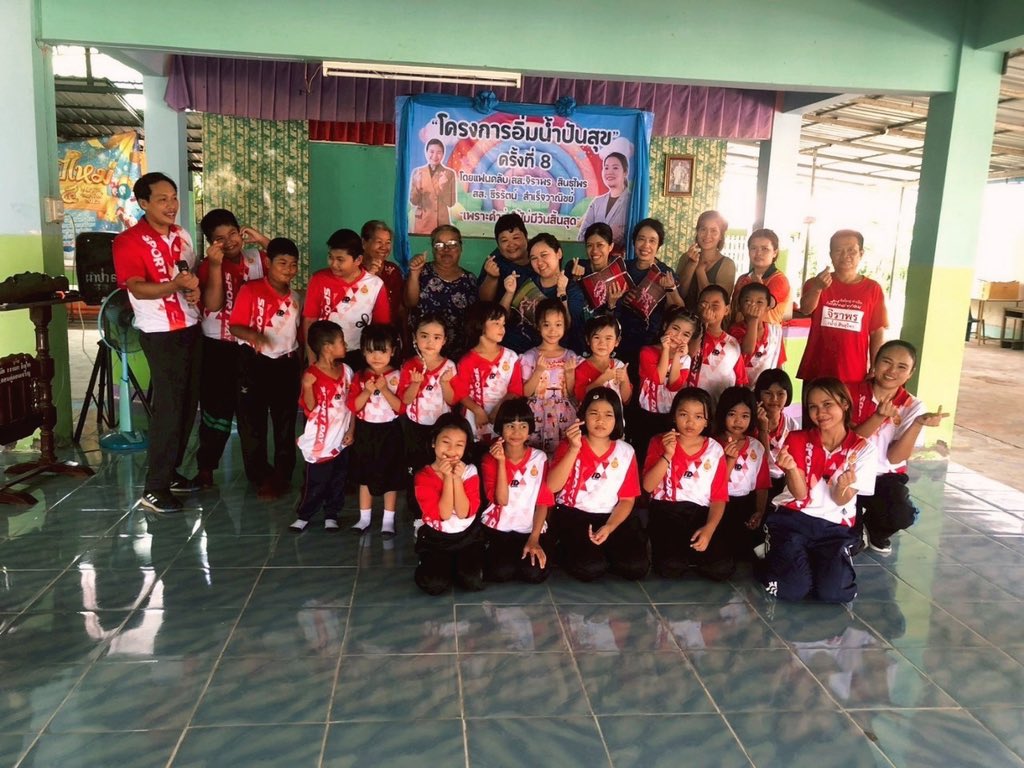 AimNamSunflower's tweet photo. #ประมวลภาพกิจกรรมอิ่มน้ำปันสุขครั้งที่8 https://t.co/WvblIerUPA