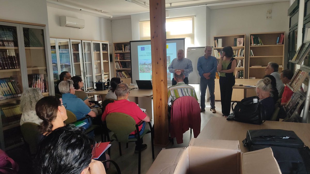 🟩 | DESARROLLO SOSTENIBLE |

♻️ #Horche ha acogido este lunes, 9 de junio, con una amplia asistencia, el inicio del curso gratuito de Horticultura Ecológica por iniciativa de la delegación de Agricultura, buscando fomentar las prácticas agrícolas sostenibles en la región.