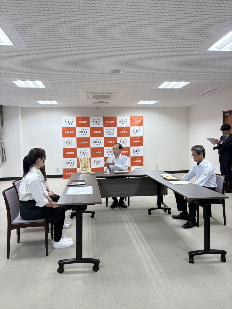 gela319's tweet photo. 国見町長と福島県庁へ表敬訪問に伺い受賞報告をしました✨
知事はとっても気さくで優しい方で楽しくお話しさせていただきました☺️
貴重なお時間をいただき念願の知事にお会いできてとっても光栄でした✨
これからもマーマレードを通して福島のゆずを始め美味しい果物PRに繋げて行けたらと思います🥰 https://t.co/vsvdU8b7mG