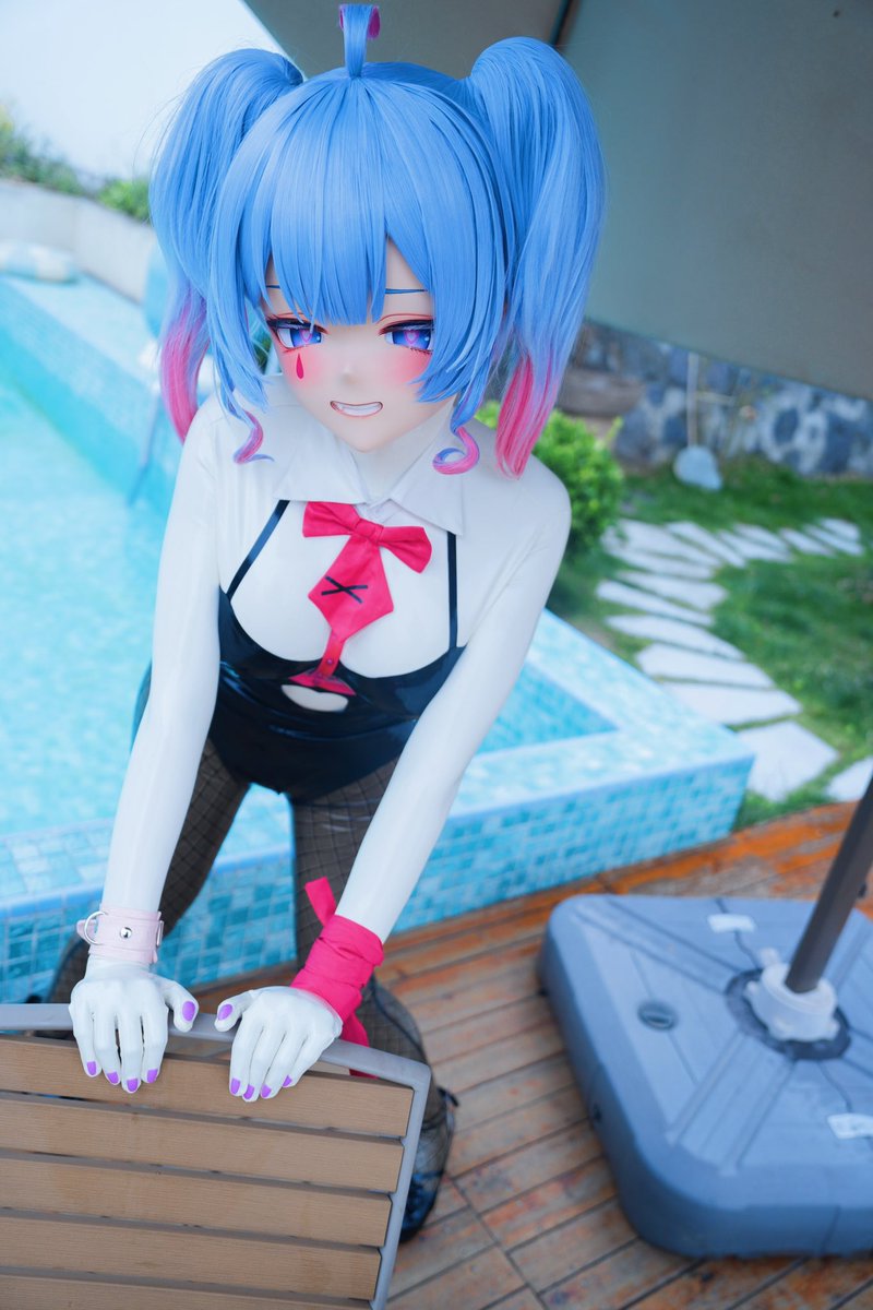来点泳池party～
摄影：<a href="/Demondesu/">小橙</a> 
#kigurumi #latex