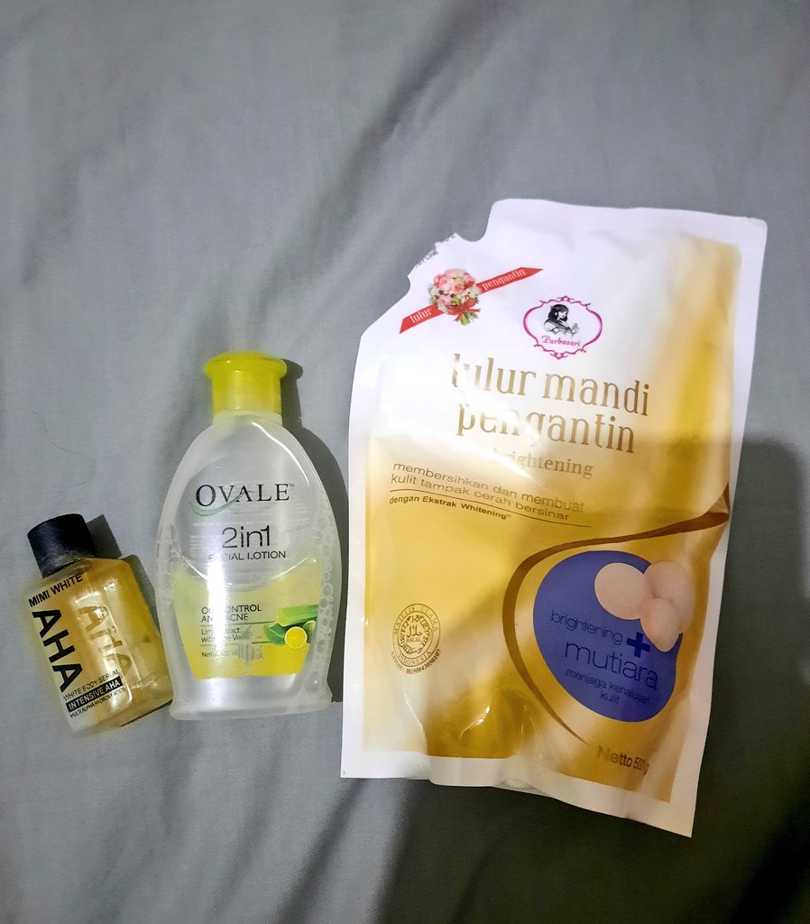 Aku pake iniii. Wktu abis KKN kulit tangan sama kaki beda bgt, tp skrg udh rata. Klo sabunnya aku pake sabun cair apa aja sih soalnya dia cuma lewat, jd ga butuh yg gmn2.

Yg paling ngaruh tu klo keluar rumah pk baju setertutup mungkin