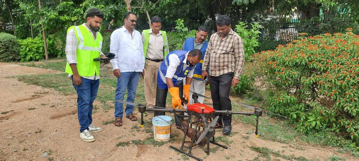 SrEntomologist's tweet photo. Monitoring  Anti- Larval spray  Operations through Drone at Shahatham Lake along with  concern AE and EFA , Golkonda Division, Karwan Circle, Khairathabad Zone
@CommissionrGHMC @ZC_Khairatabad @GHMCOnline @gadwalvijayainc https://t.co/yFl0JfNkgP