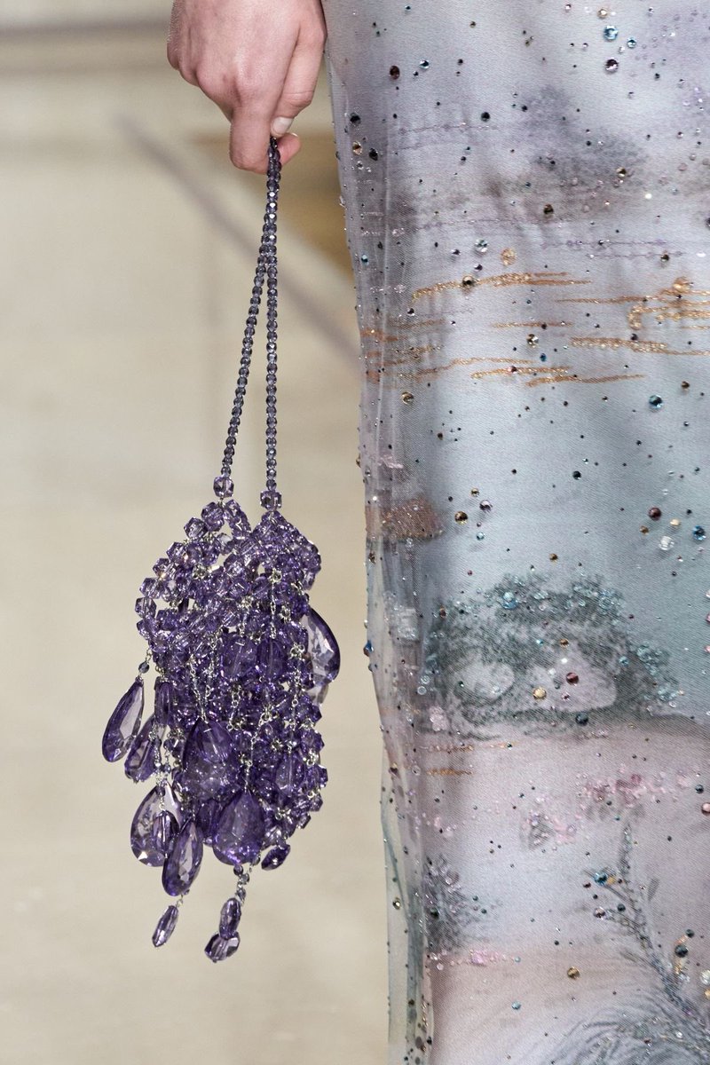 LaModeUnknown's tweet photo. The crystal bags of ✨Armani Privé✨ Spring/Summer 2025 Couture. 🪡 https://t.co/wAa5PVpOke