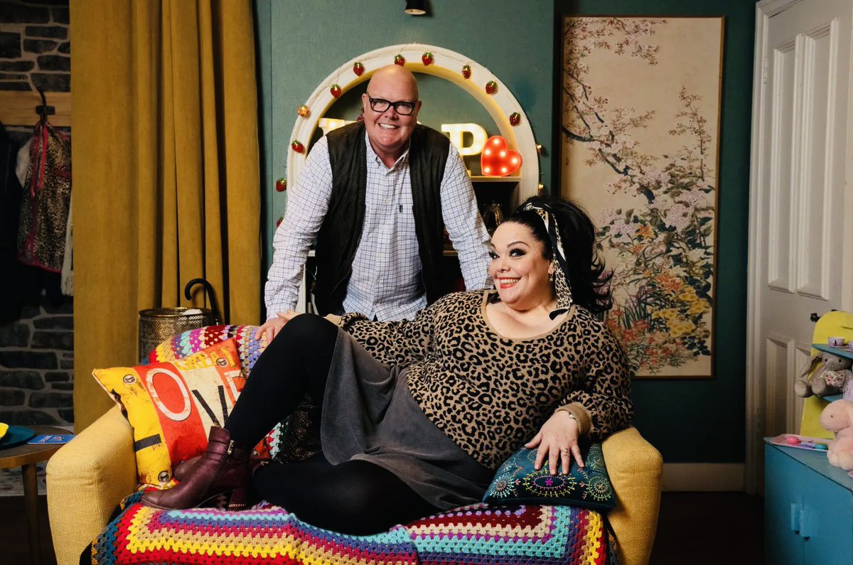 Reallisariley's tweet image. First viewing this week to🤩🤩🤩Paddy &amp;amp; Mandy’s New House on @emmerdale welcome to “Pandy Towers” 😆😆😆 #emmerdale Hope you all love it as much as we do? The colours are wonderful-and mostly it’s VERY Dingly 😆😆😆 #newhome #pandy #pandytowers @dominicbrunt 😆😆😆