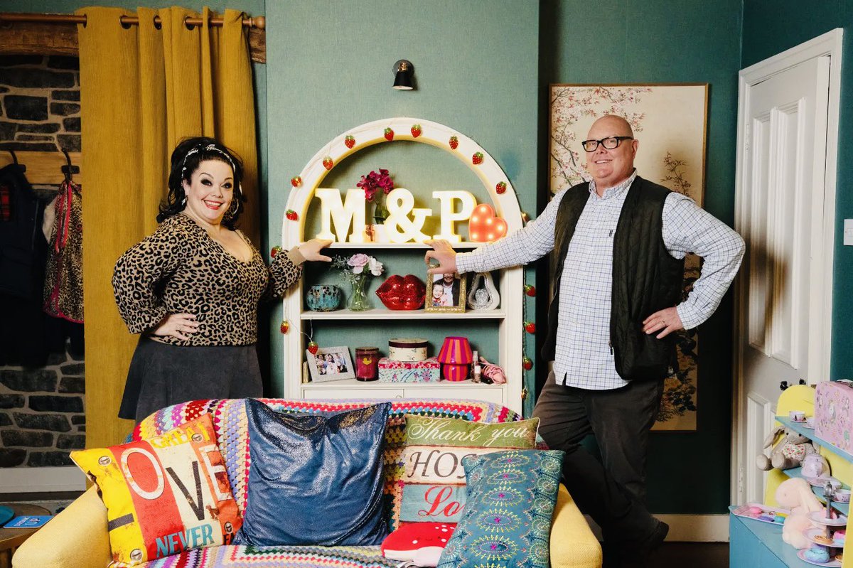 Reallisariley's tweet image. First viewing this week to🤩🤩🤩Paddy &amp;amp; Mandy’s New House on @emmerdale welcome to “Pandy Towers” 😆😆😆 #emmerdale Hope you all love it as much as we do? The colours are wonderful-and mostly it’s VERY Dingly 😆😆😆 #newhome #pandy #pandytowers @dominicbrunt 😆😆😆