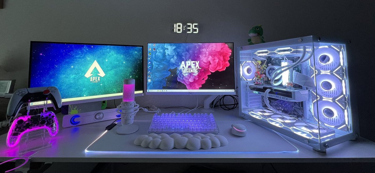 mii_AIart's tweet image. ←1年前の白デスク環境
　　現在の白デスク環境→

#desksetup
