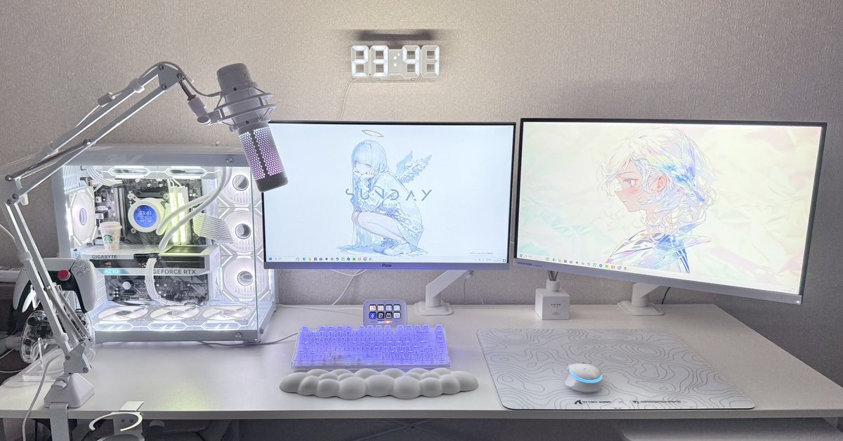 mii_AIart's tweet image. ←1年前の白デスク環境
　　現在の白デスク環境→

#desksetup