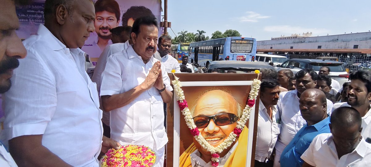 Dr.K.Ponmudy (@kponmudimla) on Twitter photo முத்தமிழ் அறிஞர் கலைஞர் அவர்களின் ஆட்சியில் மாண்புமிகு முதலமைச்சர் <a href="/mkstalin/">M.K.Stalin</a> அவர்களின் வழிக்காட்டுதலுடன் கொண்டுவரப்பட்ட விழுப்புரம் புதிய பேருந்து நிலையத்தின் 25 ஆம் ஆண்டு விழாவில் கலந்து கொண்டு இனிப்புகளையும் தூய்மை பணியாளர்களுக்கு நலத்திட்ட உதவிகளையும் வழங்கினோம். முத்தமிழ் அறிஞர் கலைஞர் அவர்களின் ஆட்சியில் மாண்புமிகு முதலமைச்சர் <a href="/mkstalin/">M.K.Stalin</a> அவர்களின் வழிக்காட்டுதலுடன் கொண்டுவரப்பட்ட விழுப்புரம் புதிய பேருந்து நிலையத்தின் 25 ஆம் ஆண்டு விழாவில் கலந்து கொண்டு இனிப்புகளையும் தூய்மை பணியாளர்களுக்கு நலத்திட்ட உதவிகளையும் வழங்கினோம்.