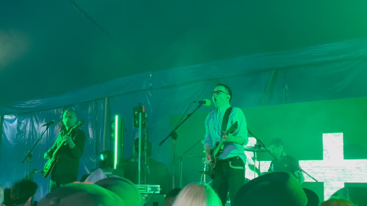 trupatrupaband's tweet photo. 1/ Our new favorite thing to do? Playing shows in bursting-at-the-seams blue festival tents. My God. What happened in Dublin will stay with us for a long, long time. https://t.co/4dw5BNM3bQ