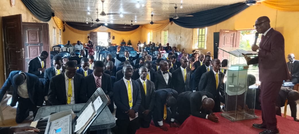BLagos97096's tweet photo. The 27th graduation of BCT, Lagos kicked off with a Baccalaureate service which took place at the main campus yesterday. The topic of the Message was Excellence in Life and Ministry, the guest minister was Rev. Dr. Femi Ajayi, pastor of Victoryland Baptist Church, Isolo. https://t.co/eWMxYbjZap