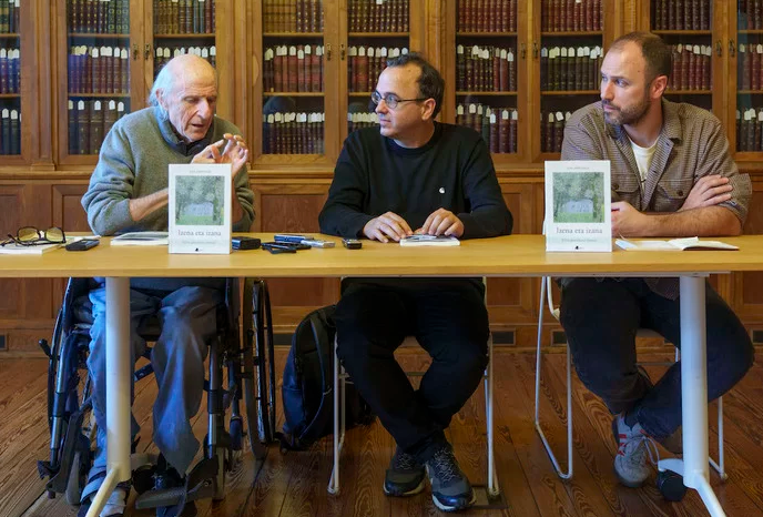 «Hitz poetikoaren basoan paseo bat» dakar Jon Gerediagak ‘Izena eta izana’ liburuan naiz.eus/eu/info/notici…
✍️ <a href="/SierraAlaia/">Alaia Sierra Aldekoa</a>