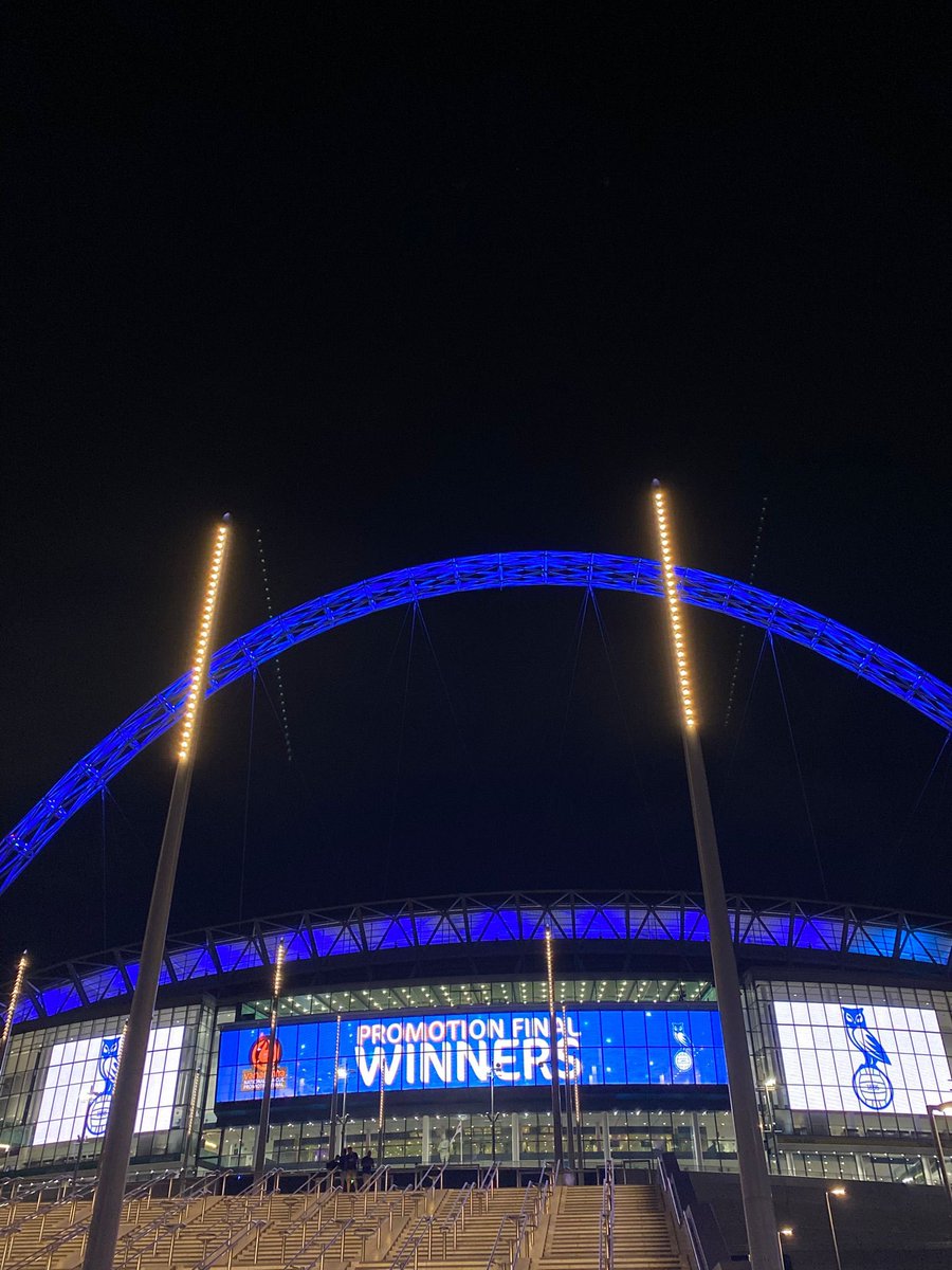 Sunday night the Arch was blue - woo hoo 👏🏼
