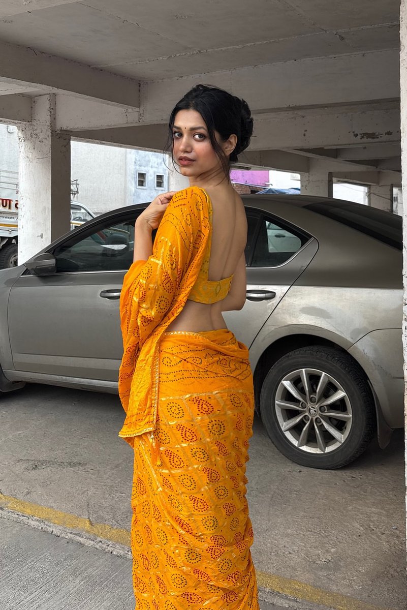 PriyaKhan113454's tweet photo. He 💚 dropped me 🧡home after 3 insane nights of Eid💚Celebrations. I🧡 am wrecked, aching, can barely walk and it's paining alot there🧡... but it was totally worth it! 

Told my parents I was helping a friend with a big 💚 project 😜. 

Wanna know the full story? 😏 https://t.co/UfFccrqind