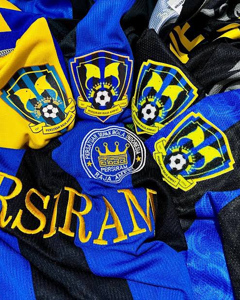Fans Rafael Struick, Justin Hubner atau Ole Romeny ada yang tau dulu ada klub bernama Persiram?

Klub ini berasal dari Raja Ampat, sebuah kabupaten yang alamnya sangat indah bahkan disebut sebagai SURGA TIMUR.

Persiram ini udah punah gara-gara diambil PS TNI. #SaveRajaAmpat