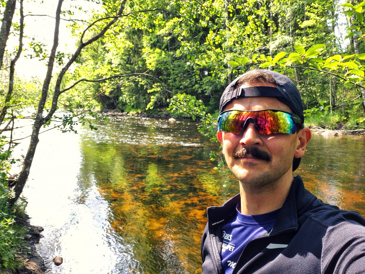 A sunny bank holdiday is the perfect opportunity for a long run through the woods!