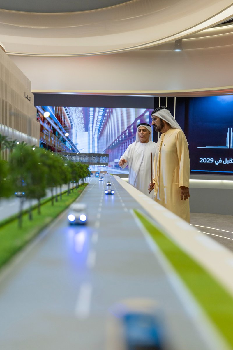 DXBMediaOffice's tweet photo. محمد بن راشد يشهد، بحضور أحمد بن محمد ومنصور بن محمد،  الاحتفال بوضع حجر الأساس لبدء تنفيذ الخط الأزرق لمترو دبي، الذي يمتد بطول 30 كيلومتراً، وإجمالي 14 محطة، ويخدم تسع مناطق حيوية يقدر عدد سكانها بنحو مليون نسمة وفقاً لخطة دبي الحضرية 2040. https://t.co/ZFvyrr8rp8