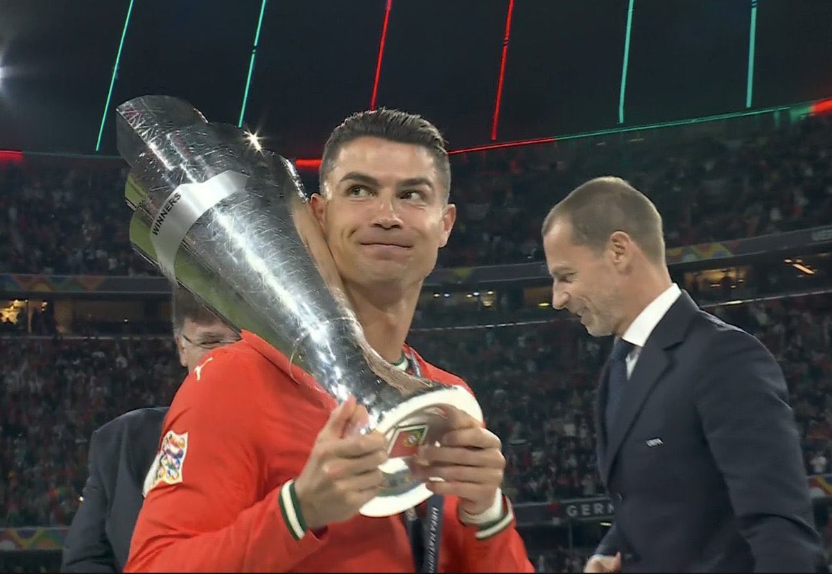 Ronaldo haters crashing out on the TL last night>>>>>>

#CR7𓃵