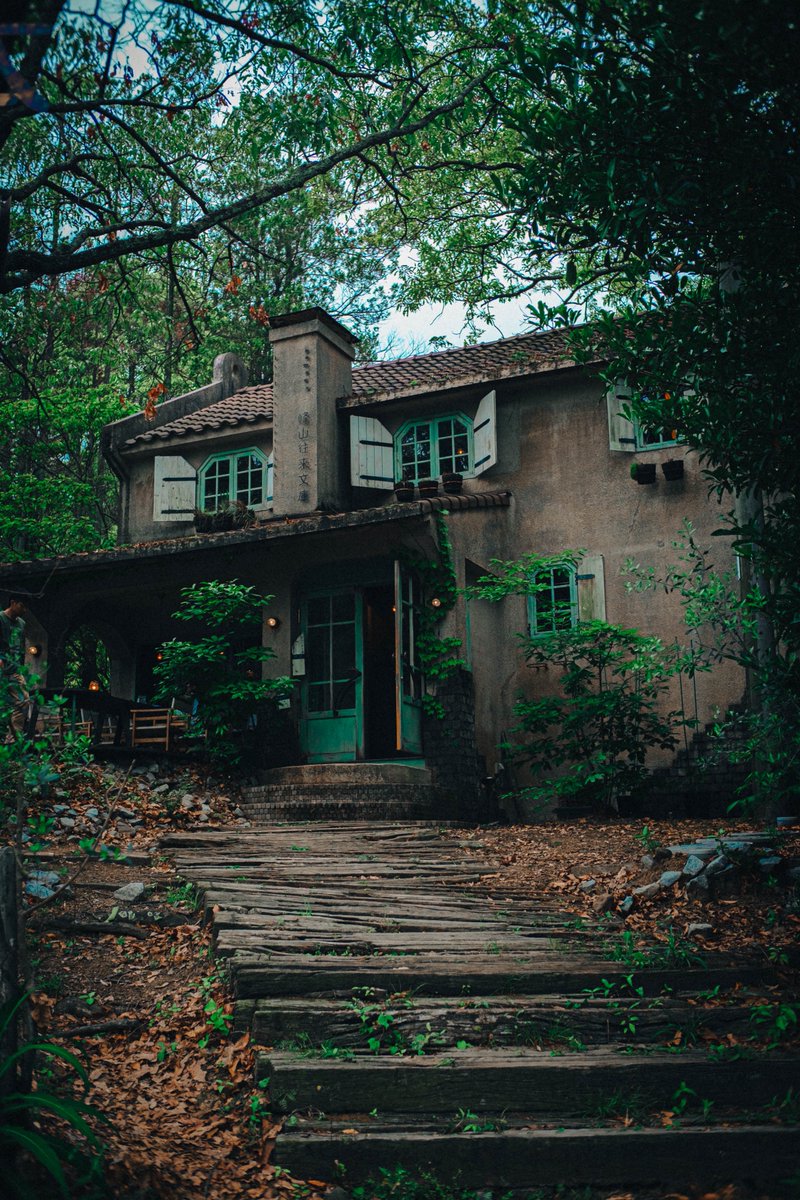 どんぐりを辿っても着かない森の小さなレストランだったけど、予約はいっぱいでした。ハンバーグランチが美味しかったです。