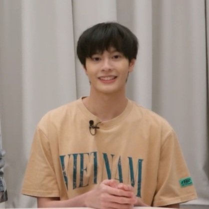 youjeong_03's tweet photo. ppl say he looks different with black hair but to me  he's still just as cute 🥺 https://t.co/ejYtxCzlT9