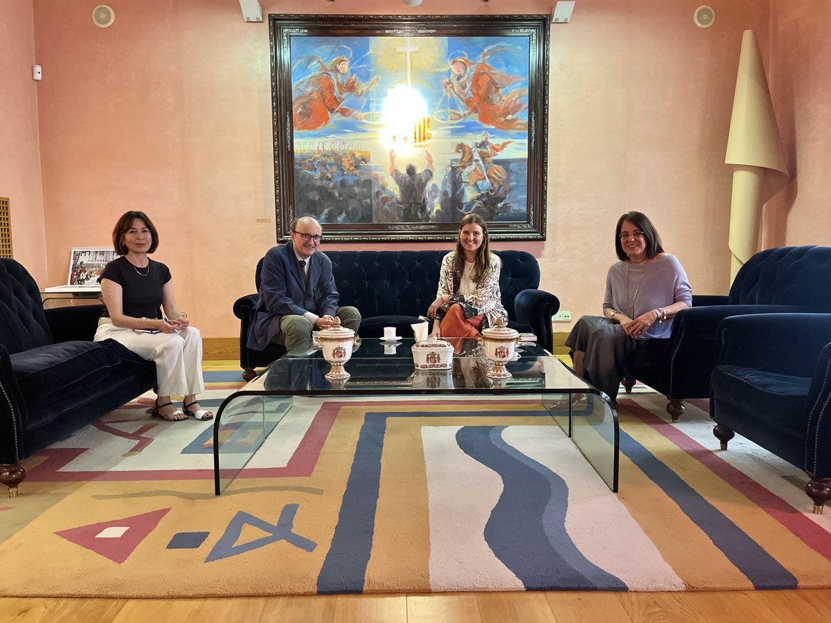 El Justicia de Aragón (@el_justicia) on Twitter photo 📚 La autora de 'Años de vida' (<a href="/Xordica/">Xordica Editorial</a>), la escritora aragonesa vinculada a Alquézar Marta Borraz, ha compartido con la justicia de Aragón, Concepción Gimeno, su proceso creativo, el arraigo a la tierra y el vigor literario de Aragón. 📚 La autora de 'Años de vida' (<a href="/Xordica/">Xordica Editorial</a>), la escritora aragonesa vinculada a Alquézar Marta Borraz, ha compartido con la justicia de Aragón, Concepción Gimeno, su proceso creativo, el arraigo a la tierra y el vigor literario de Aragón.