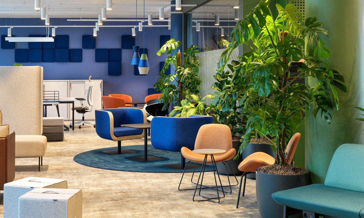 New colors, new vibes, new products – all waiting for you in our Frankfurt showroom!
Discover 276 m² of fresh workspace concepts &amp; ergonomic design. #Frankfurt #WorkspaceDesign #Showroom