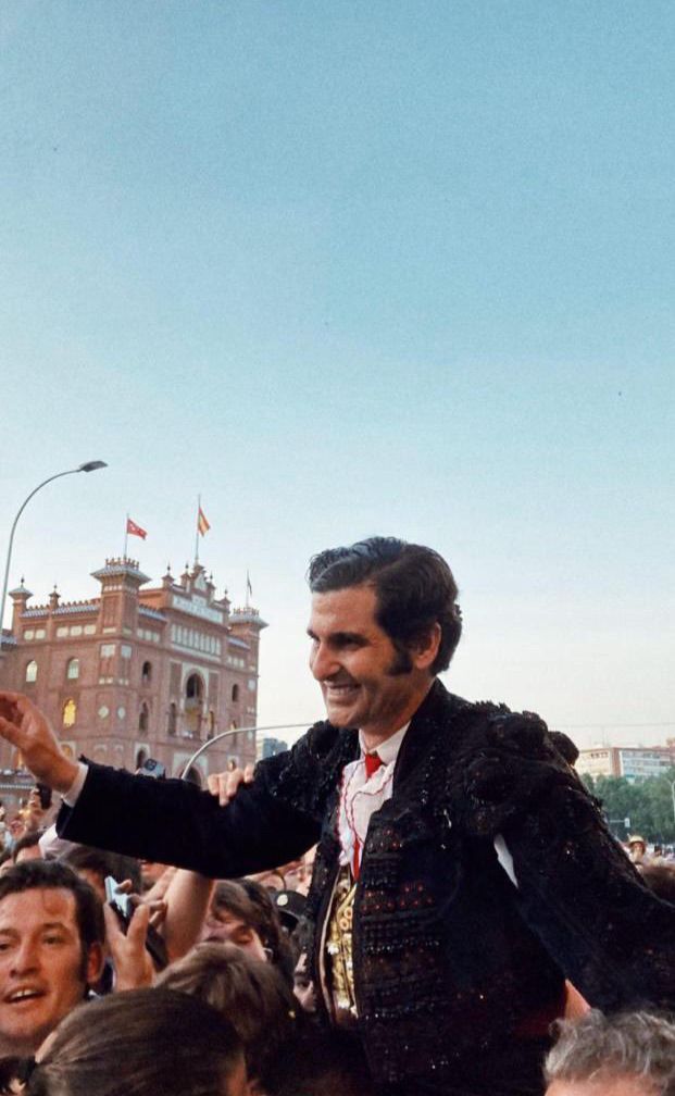 topeereteee__'s tweet photo. 26 de abril y 8 de junio. Dos fechas, dos números, dos días en los que Morante escribió para siempre, con rotundidad, dos renglones nuevos en la historia del toreo.

Siempre Morante, y después de él, nadie. https://t.co/7kZJYbFZli